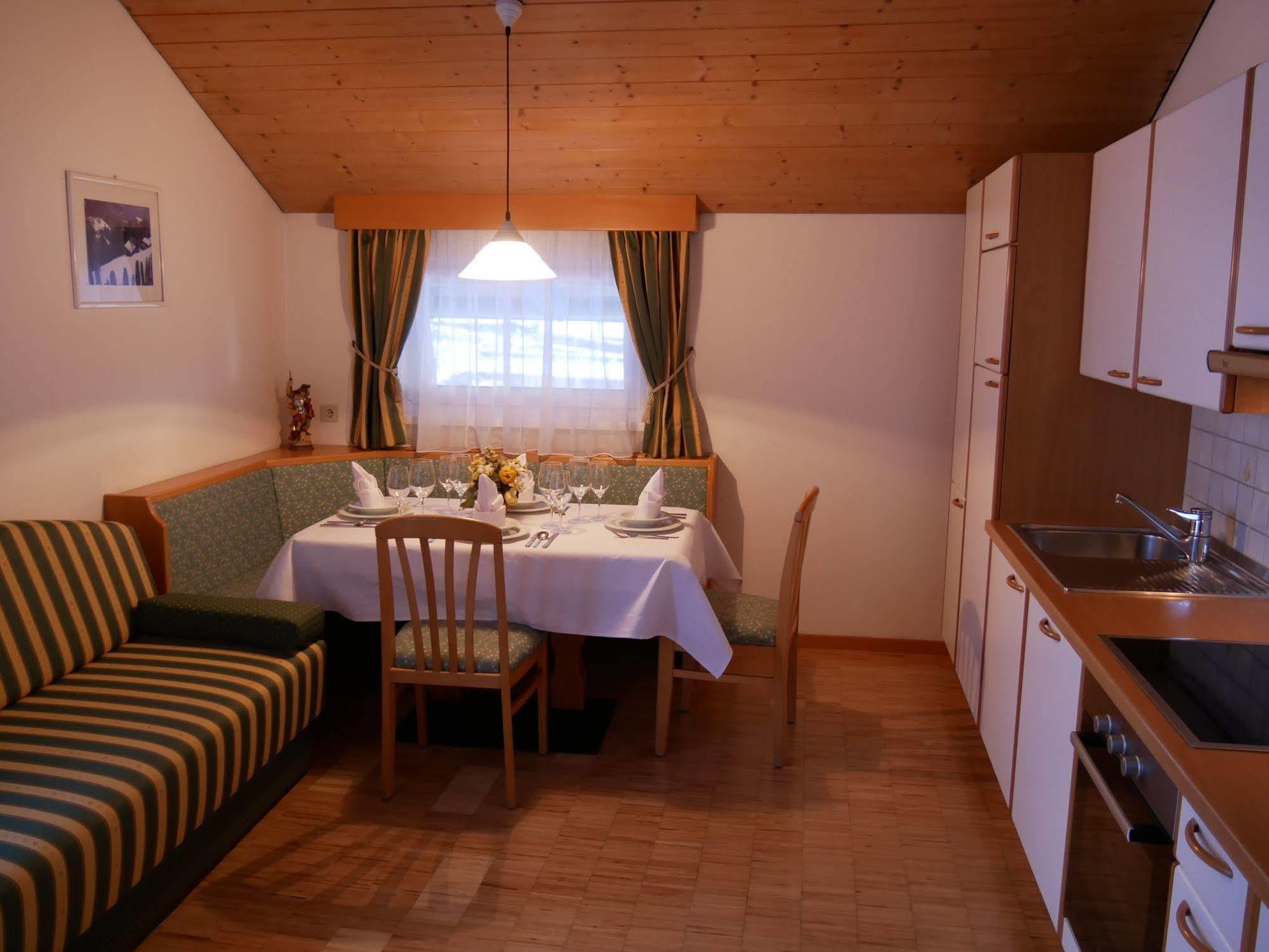 Appartmenthotel Residence Elvis Ortisei Exteriör bild